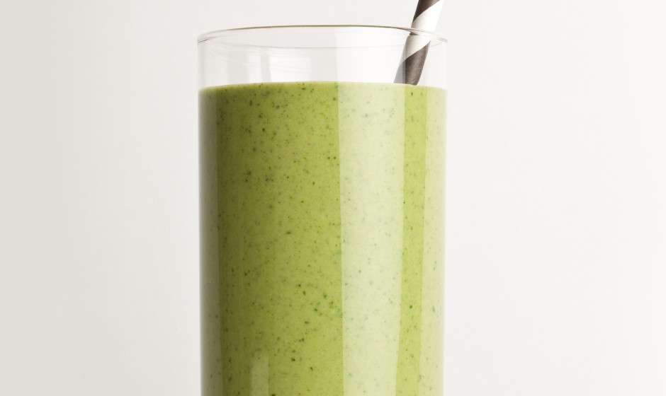 green-peanut-butter-smoothie-940x560